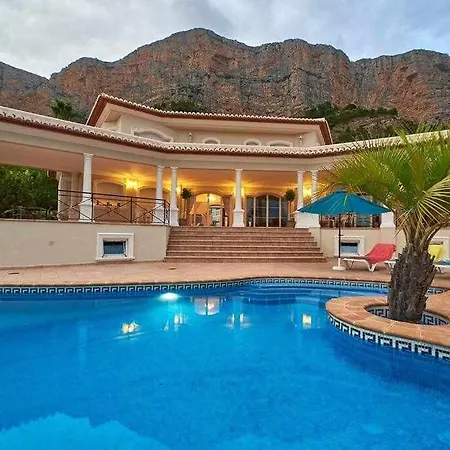 Villa De Lujo En *