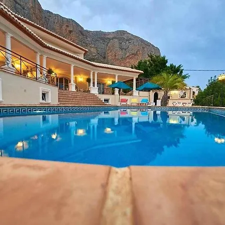 Villa De Lujo En *